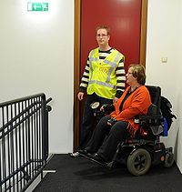 Met een rolstoel de trap afkomen kan problemen opleveren